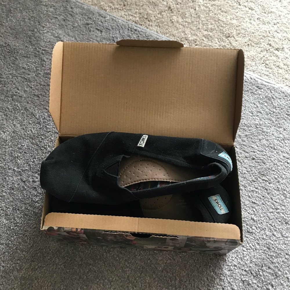 8.5 Black Toms